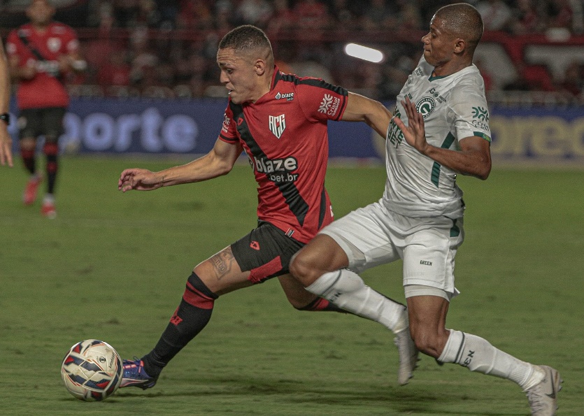 Goiás vence o Atlético-GO de virada