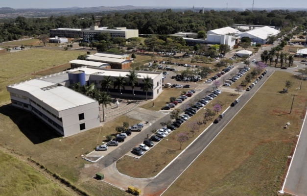 UFG abre concurso com 33 vagas e salários de até R$ 4,9 mil