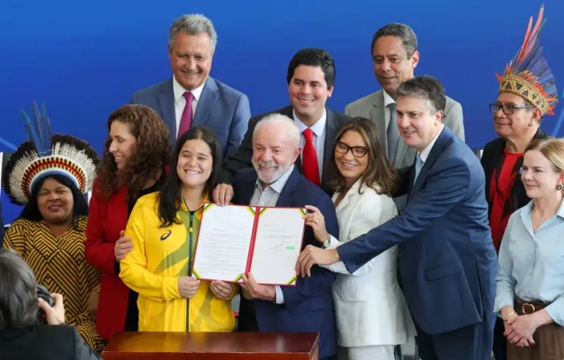 Lula comemora criação de universidades do esporte e dos indígenas