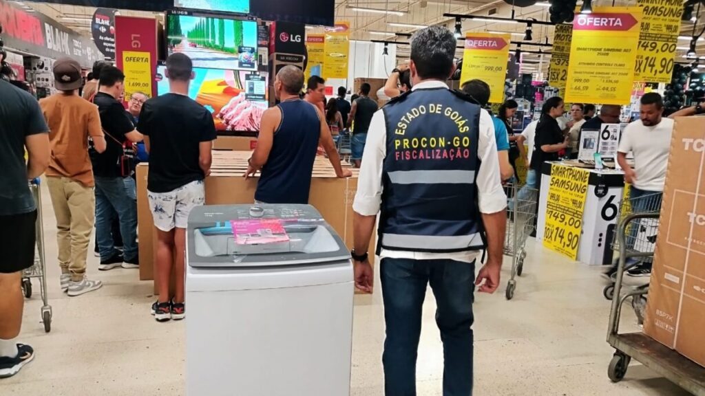 Procon Goiás autua 20 empresas por irregularidades durante a Black Friday