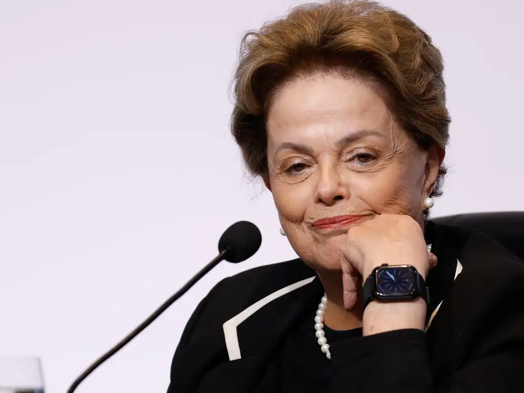 Justiça determina indenização de R$ 400 mil a Dilma e pagamento mensal por tortura na ditadura