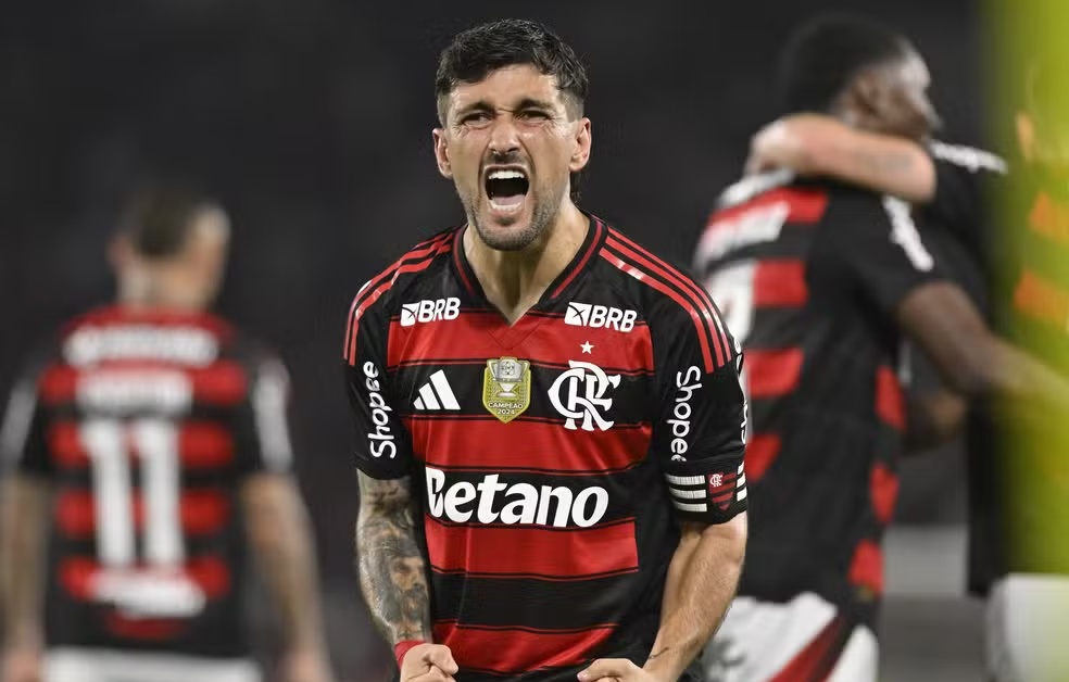 Arrascaeta supera a concorrência de Lionel Messi e é eleito o Rei da América