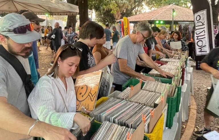 Vinillândia especial de Natal reúne discos, música e cultura no Martim Cererê