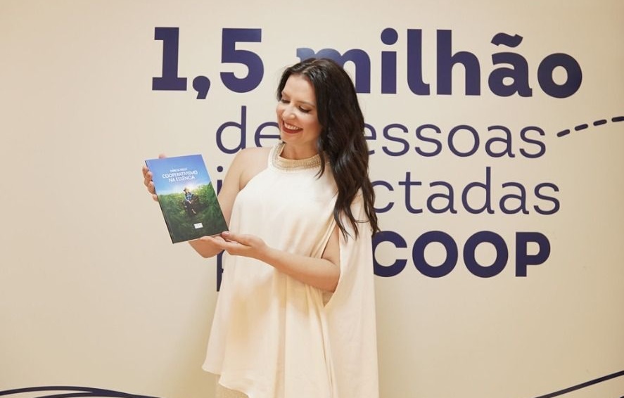 Noite de Autógrafos de “Cooperativismo na Essência” destaca a força das mulheres cooperativistas