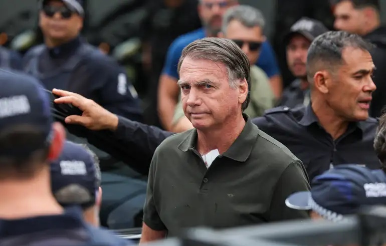 Moraes autoriza Bolsonaro a fazer fisioterapia na prisão