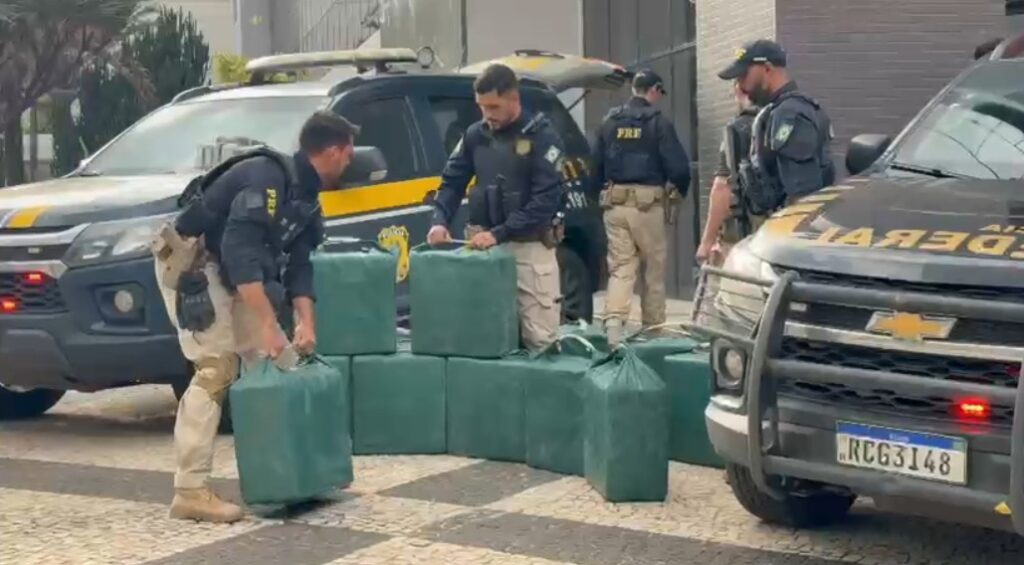 Ação conjunta entre PRF e PF apreende mais de 1 tonelada de cocaína em Goiás e Tocantins