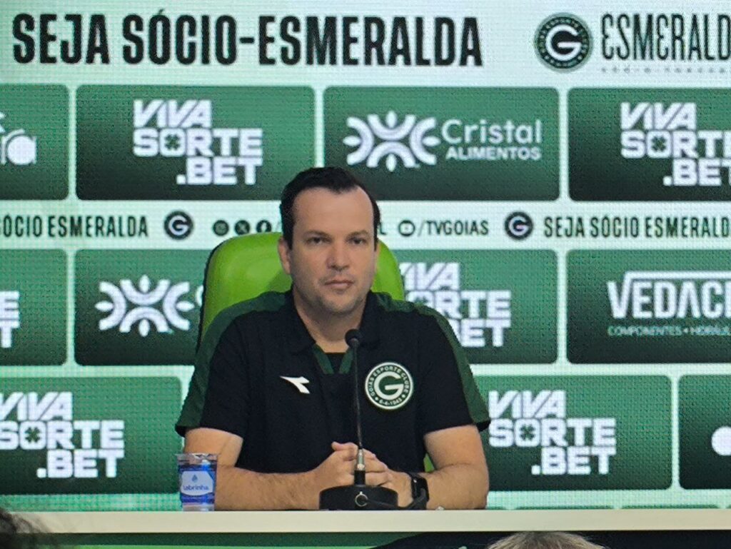 Goiás apresenta Daniel Paulista e novo técnico afirma que Esmeraldino ‘vai iniciar muito bem a temporada’