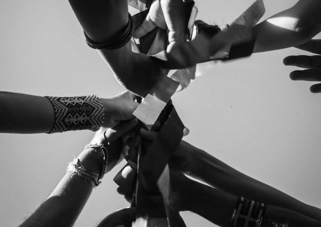 Exposição “Caboclada” convida a refletir sobre travessias afro-ameríndias na Vila Cultural Cora Coralina