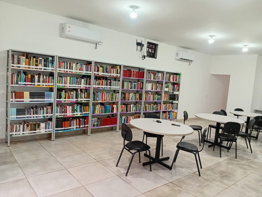 Governo de Goiás doa mais de mil livros para a biblioteca municipal de Baliza