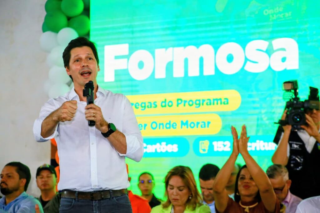 Daniel Vilela amplia atendimento habitacional em Formosa com entrega de 767 novos benefícios