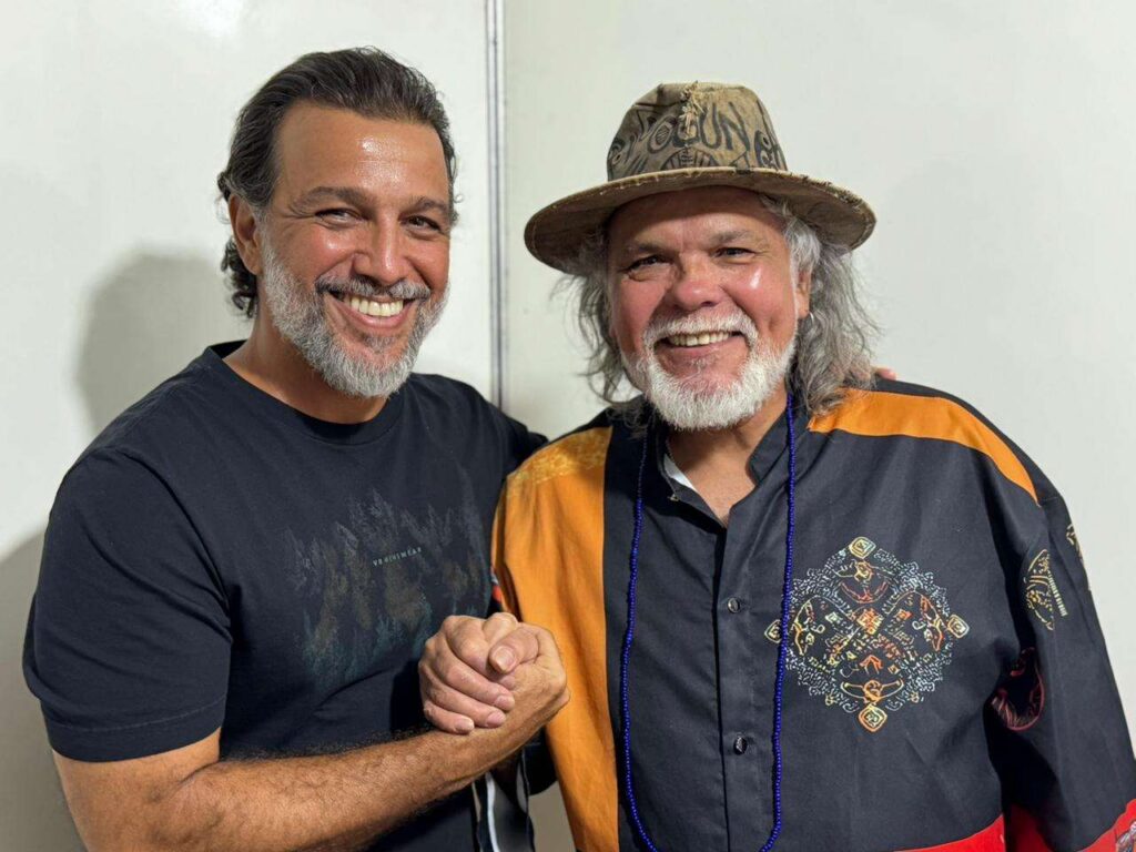 Pádua e TomChris levam a turnê “Por Outros Cantos” ao teatro Sesc Centro