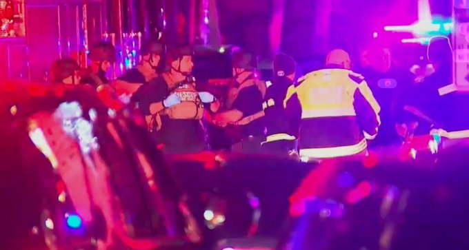 Polícia dos EUA busca suspeitos após ataque a tiros na Universidade Brown