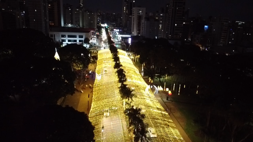 Decoração de Natal na Praça Tamandaré faz parte da tradição goianiense há mais de 30 anos