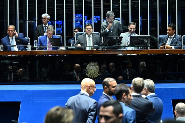 Senado aprova projeto da Dosimetria por 48 votos a 25