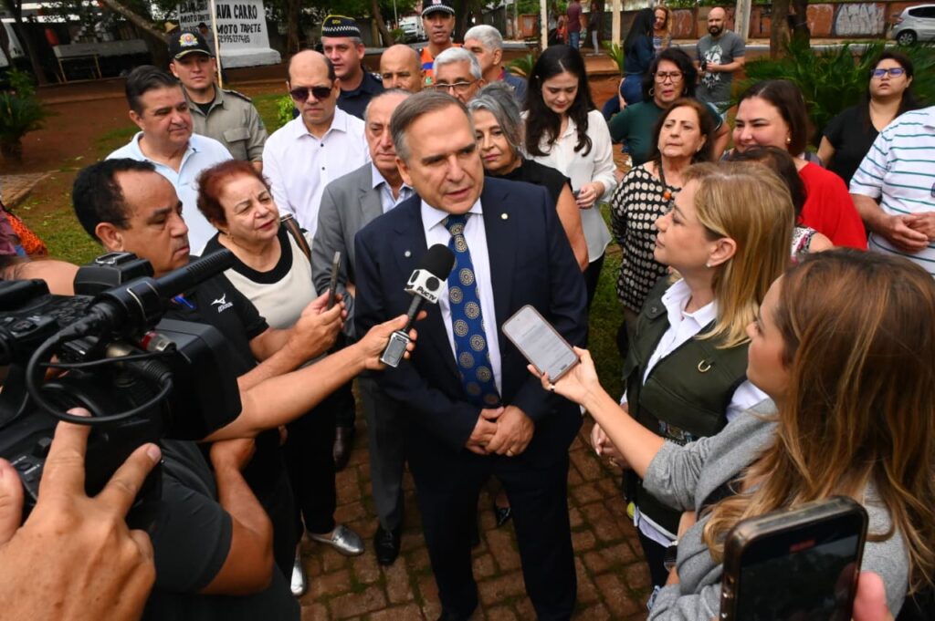 Mabel entrega revitalização de praça no Centro de Goiânia e promete retirar pessoas em situação de rua do local