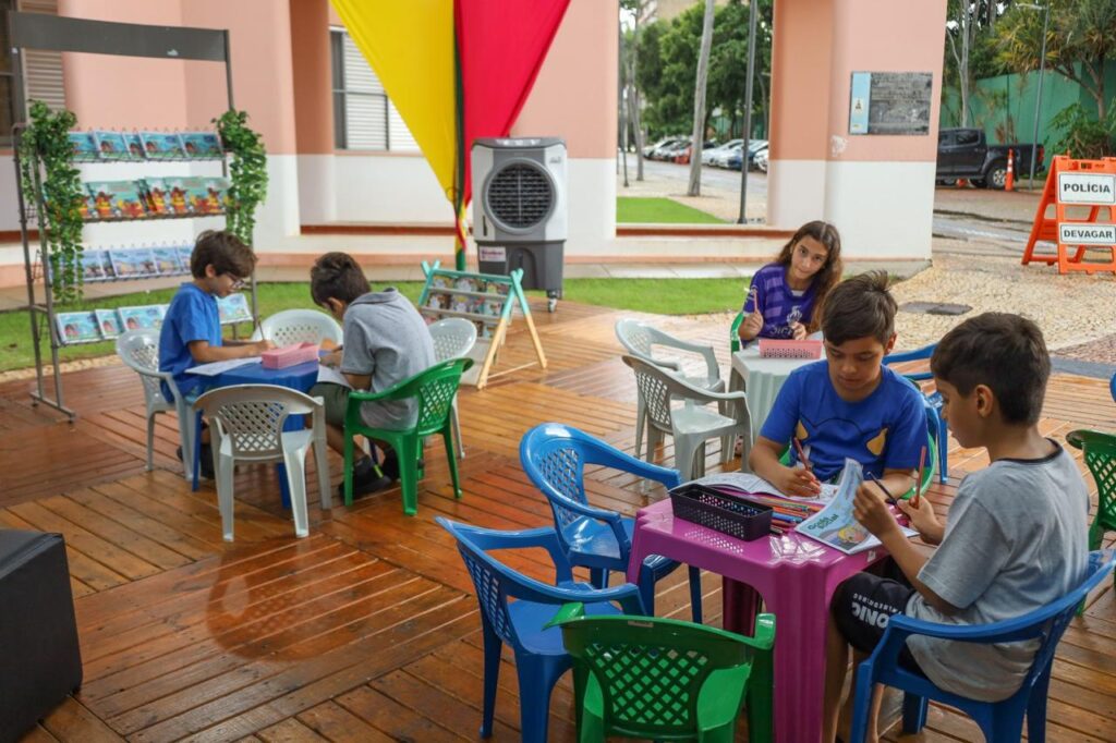 Governo de Goiás leva atividades literárias e sessões de cinema para 120 municípios