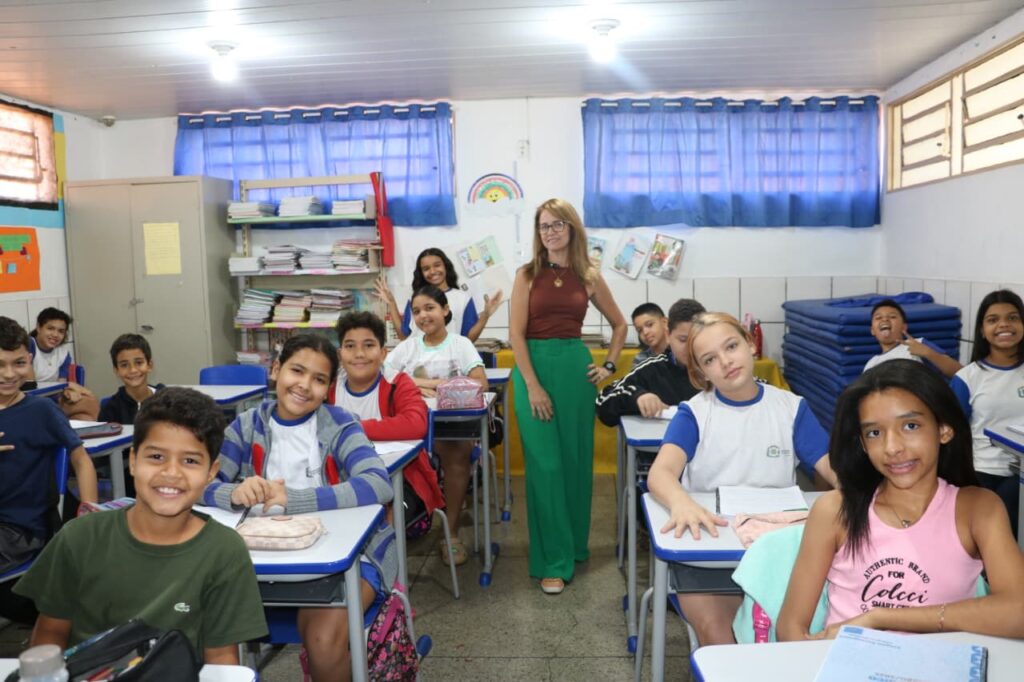 Prefeitura de Goiânia reforça valorização dos servidores da Educação com reajustes e bônus em 2025