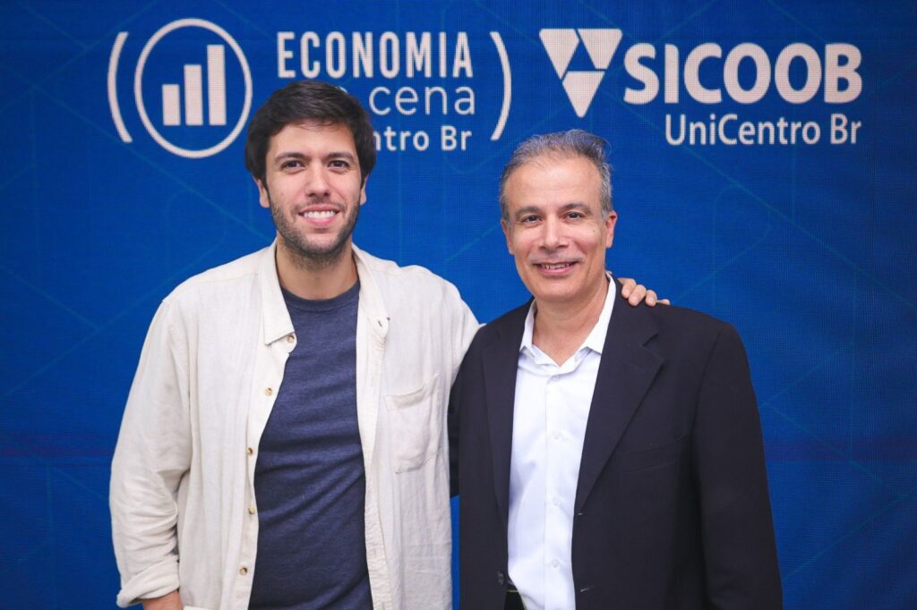 Sicoob UniCentro Br encerra temporada do Economia em Cena após cinco palestras de Copolla