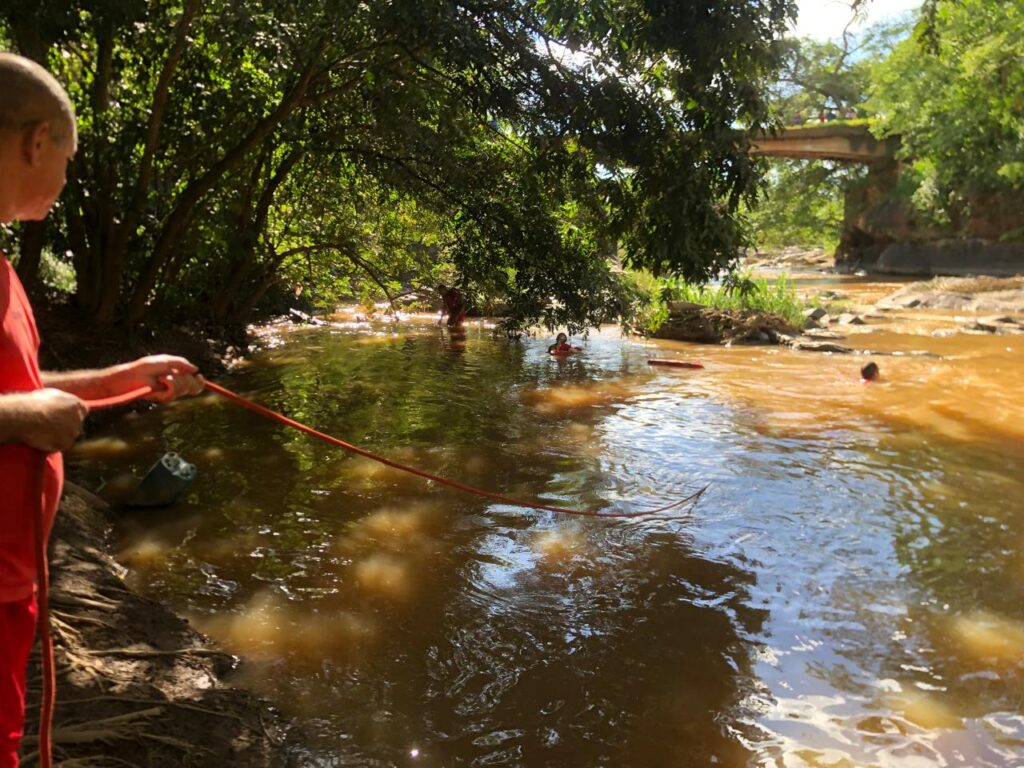 Jovem de 27 anos morre afogado no Rio das Almas em Jaraguá