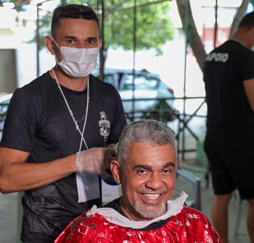 Ação social leva autoestima e cuidado para população vulnerável em Goiânia