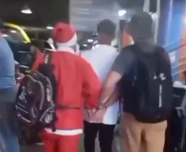 Policial vestido de Papai Noel prende foragido na rodoviária de Porto Alegre