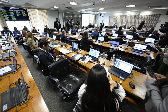CCJ do Senado aprova projeto de Dosimetria que pode reduzir pena de Bolsonaro