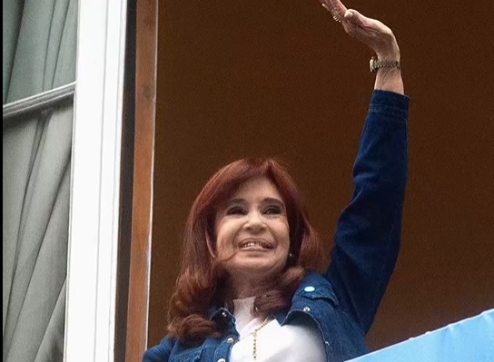 Ex-presidente argentina Cristina Kirchner passa por cirurgia em Buenos Aires