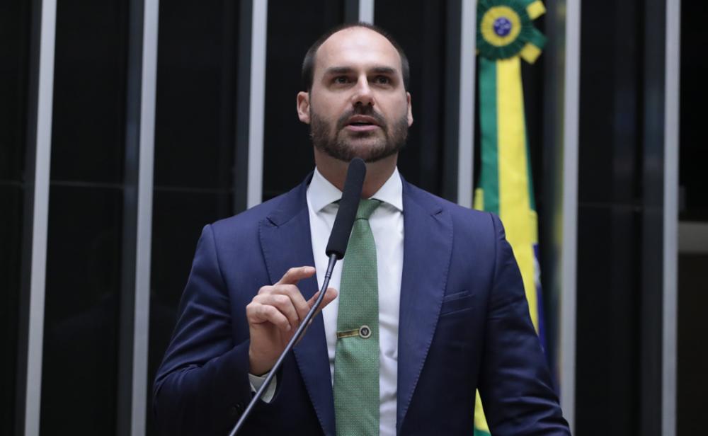 Após cassação, Eduardo Bolsonaro diz que perda do mandato é ‘medalha de honra’