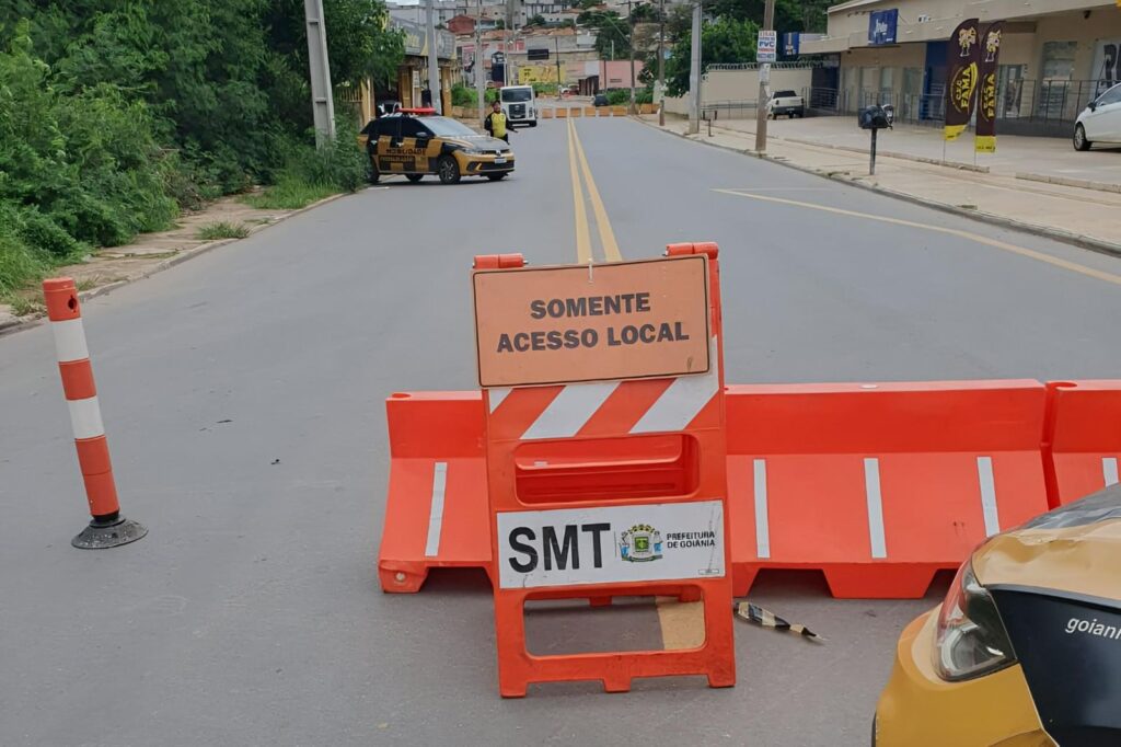 Avenida Marechal Rondon é interditada para obras após erosão causada pela chuva