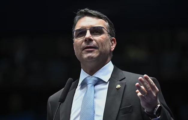 Flávio diz que candidatura PSD não rompe polarização e que terceira via deve apoiá-lo no 2º turno