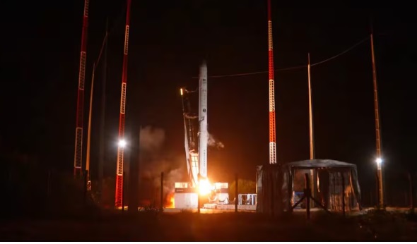 Foguete explode durante lançamento comercial inédito no Brasil