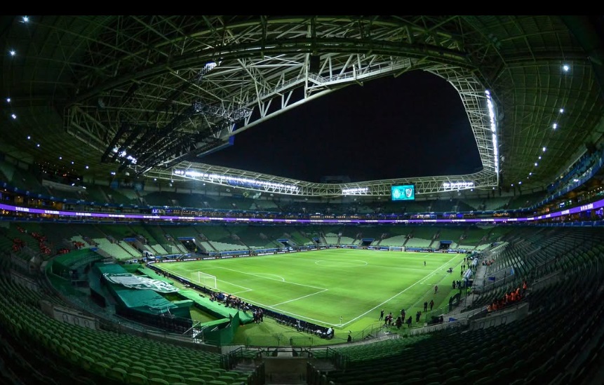 Palmeiras volta a defender campo do Allianz Parque e critica o Flamengo: ‘Sintético ou buraco?’