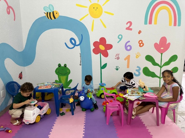 Maternidade Dona Íris inaugura brinquedoteca para crianças que acompanham mães em atendimento