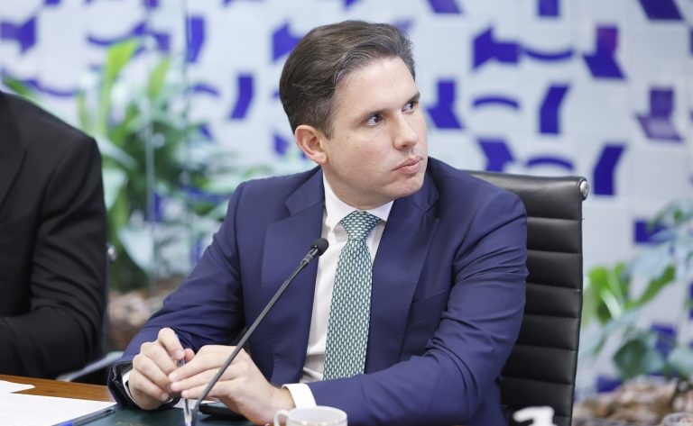 Motta decide votar projeto que reduz pena de condenados por tentativa de golpe