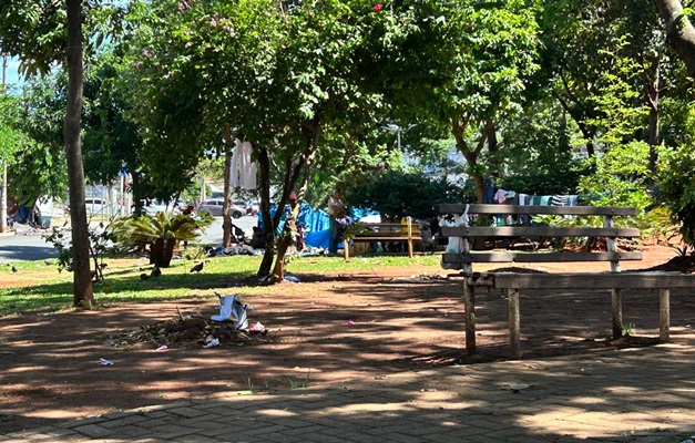 Moradores se mobilizam por melhorias na Praça Dr. Carlos de Freitas, em Goiânia