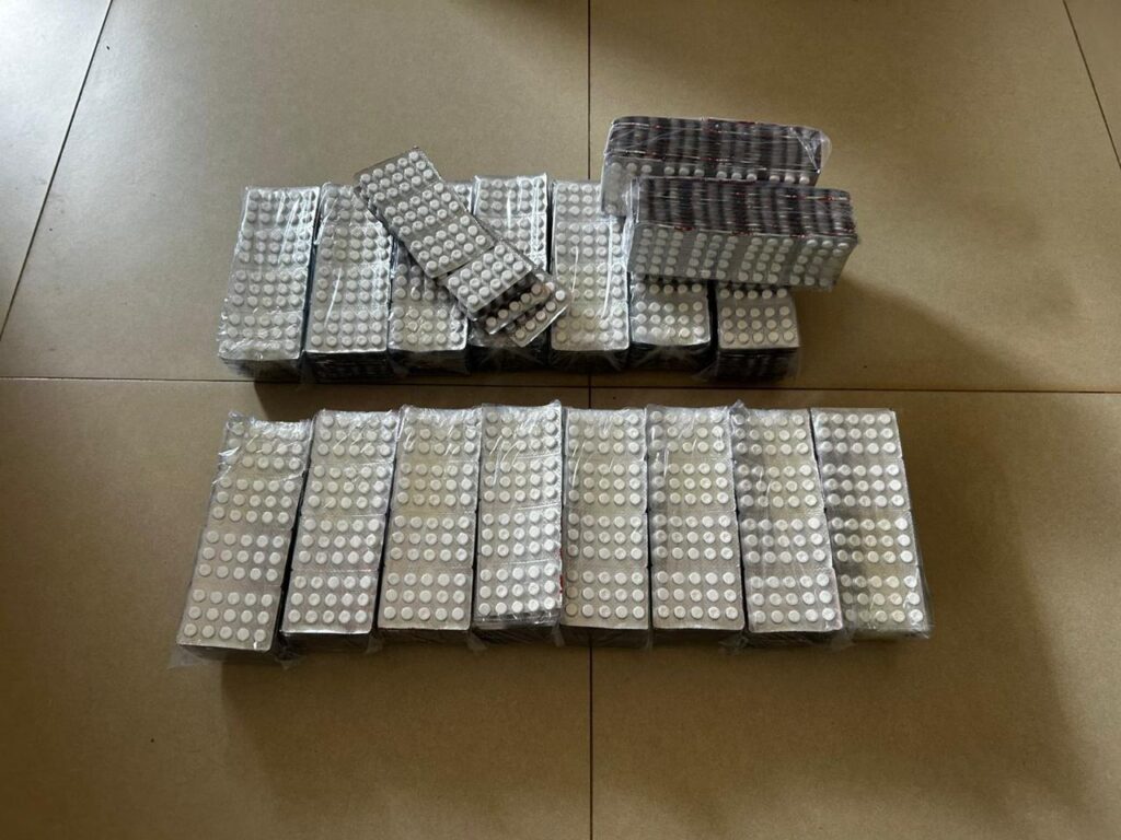 PRF apreende 13 mil comprimidos de rebite em caminhão na BR-153, em Porangatu