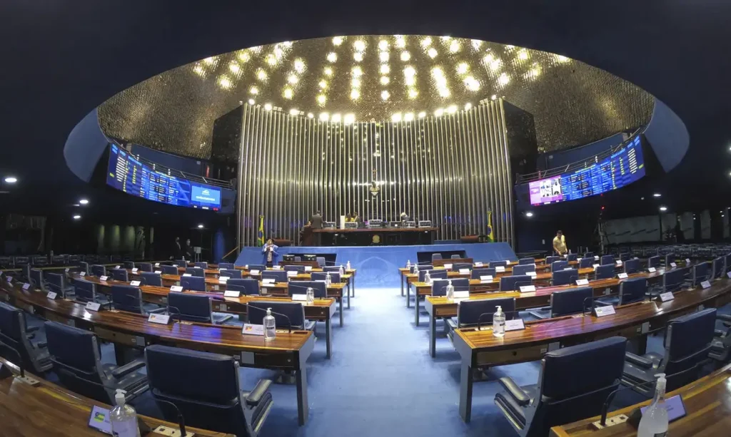 CCJ do Senado aprova fim da escala 6×1 e prevê jornada de 36h semanais