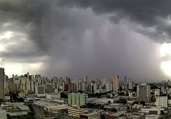 Goiânia entra em alerta laranja com risco de alagamentos e enxurradas