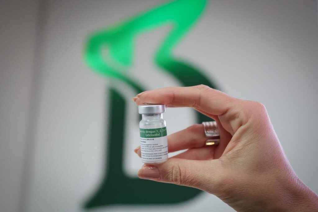 Ministro da Saúde assina contrato para compra de vacina da dengue do Butantan