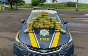 PRF apreende 20 quilos de maconha em bagagem na BR-153, em Itumbiara