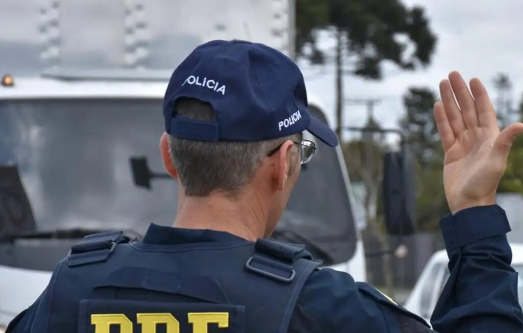 Acidentes em estradas federais durante o feriado matam 109 pessoas