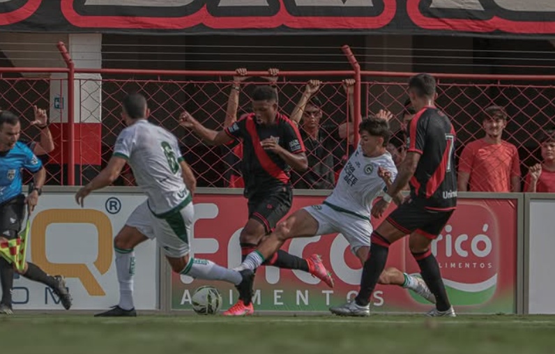 Goiás empata com Atlético-GO por 1 a 1 no Estádio Antônio Accioly em Goiânia
