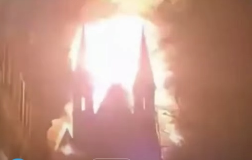 Incêndio danifica igreja histórica em Amsterdã na véspera do Ano Novo