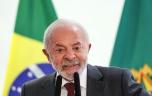 Lula critica ação dos EUA na Venezuela em artigo no NYT: 'não seremos subservientes'