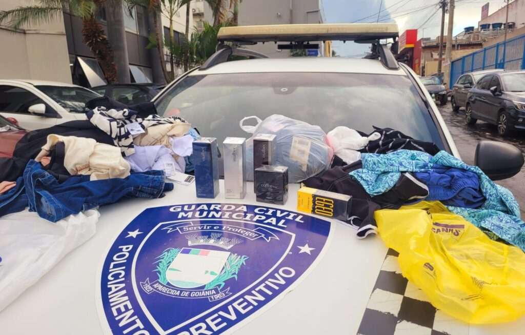 Mulher é presa por suspeita de furtos no bairro Garavelo em Aparecida