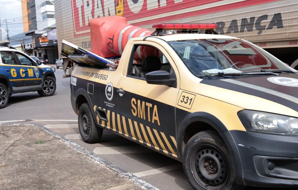 Prefeitura de Aparecida faz blitz na Avenida Tapajós para desobstruir calçadas