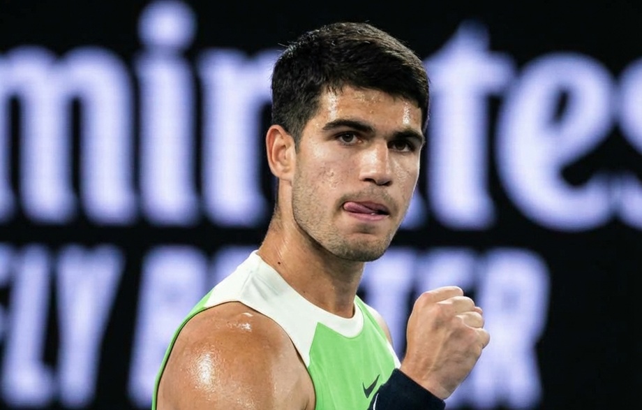 Alcaraz confirma favoritismo e estreia com vitória em busca de título inédito na Austrália