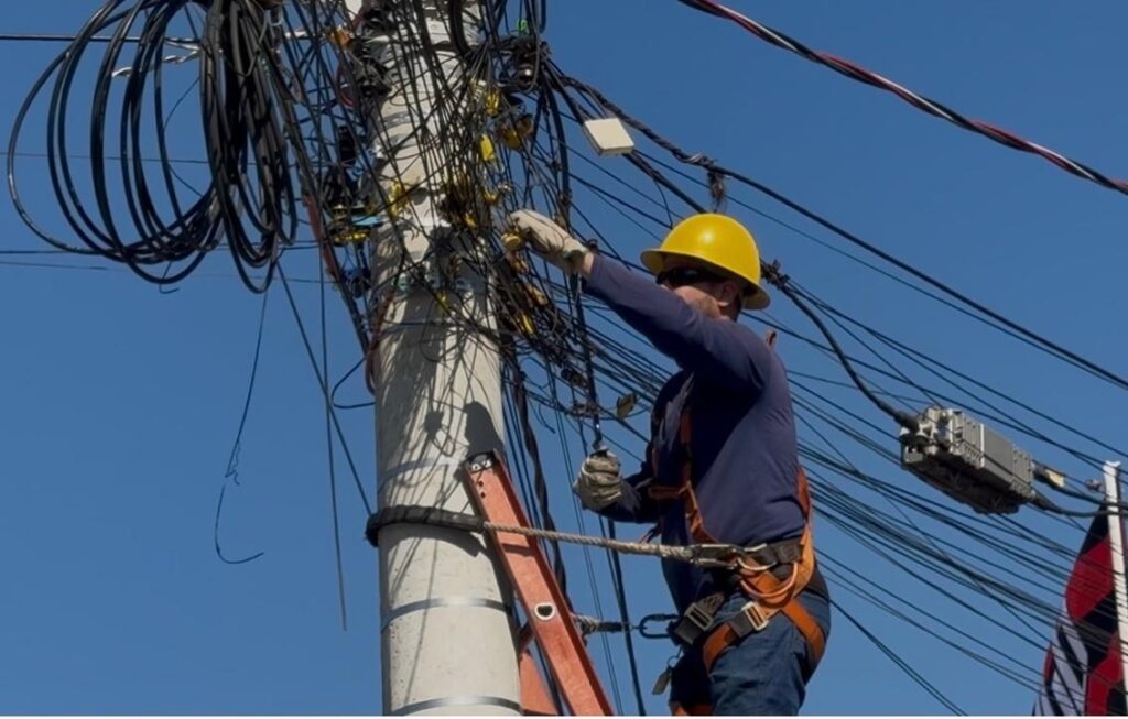 Prefeitura de Goiânia atende 323 pedidos para retiradas de fios baixos ou caídos na capital