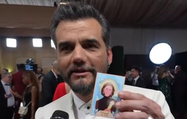 Fernanda Torres comemora vitórias de Wagner Moura e ‘O Agente Secreto’ no Globo de Ouro