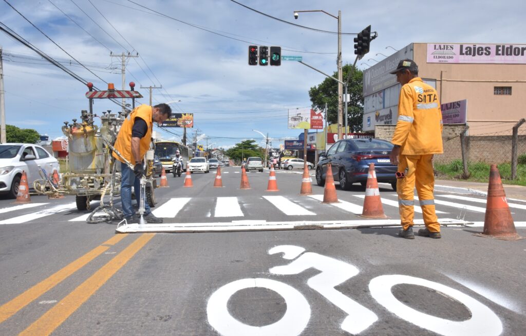 Leandro Vilela implanta Direita Livre, semáforos inteligentes e sinalização em Aparecida